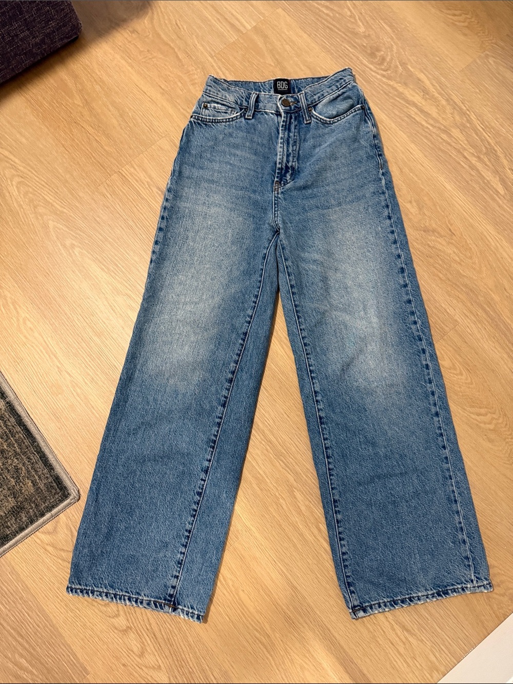 BDG Wide-Leg High-Rise Jeans in Medium Blue